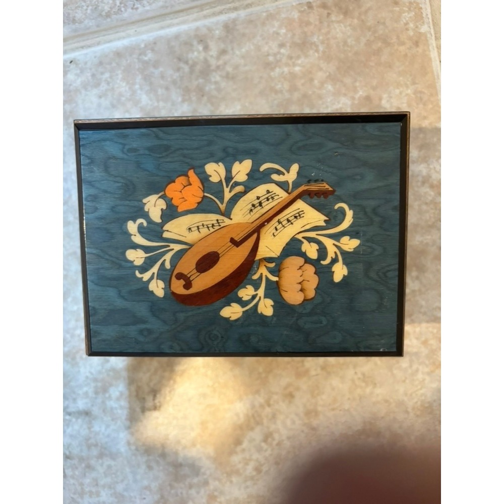 Torna and Sorrento made in Italy Ukulele music box velvet lined